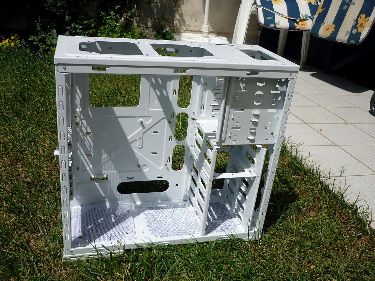 [03/02/2012] Wakü-Casemod: Blaues Leuchten aus dem Cooler Master CM 690 II (30)