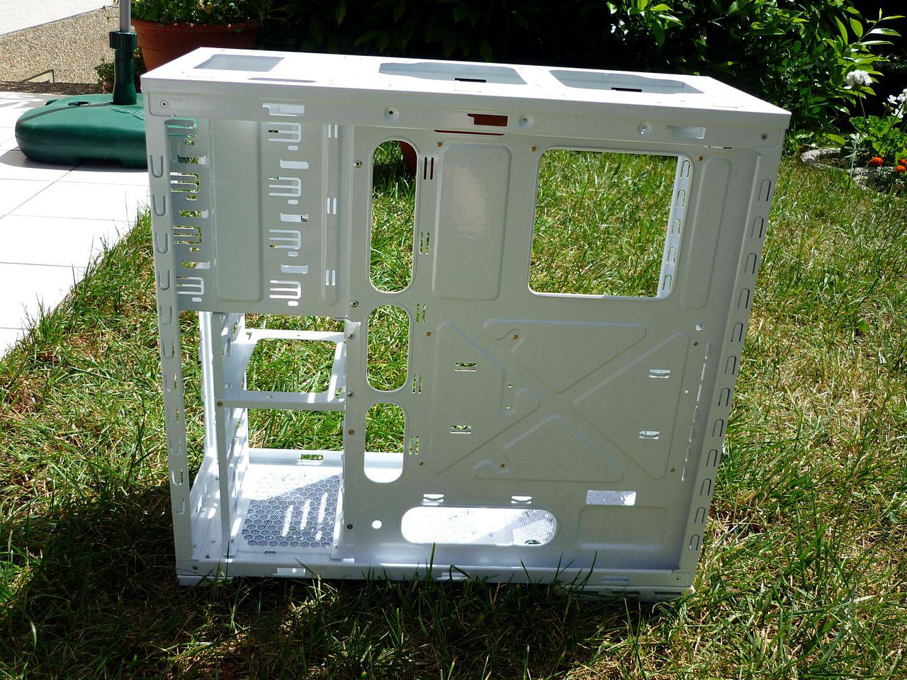 [03/02/2012] Wakü-Casemod: Blaues Leuchten aus dem Cooler Master CM 690 II (31)