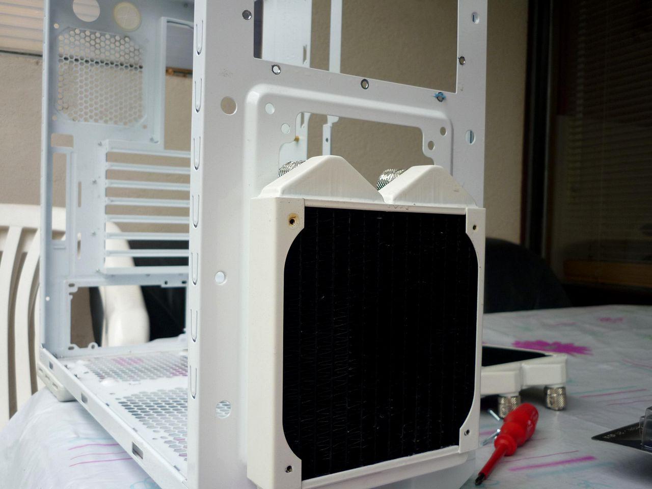 [03/02/2012] Wakü-Casemod: Blaues Leuchten aus dem Cooler Master CM 690 II (32)
