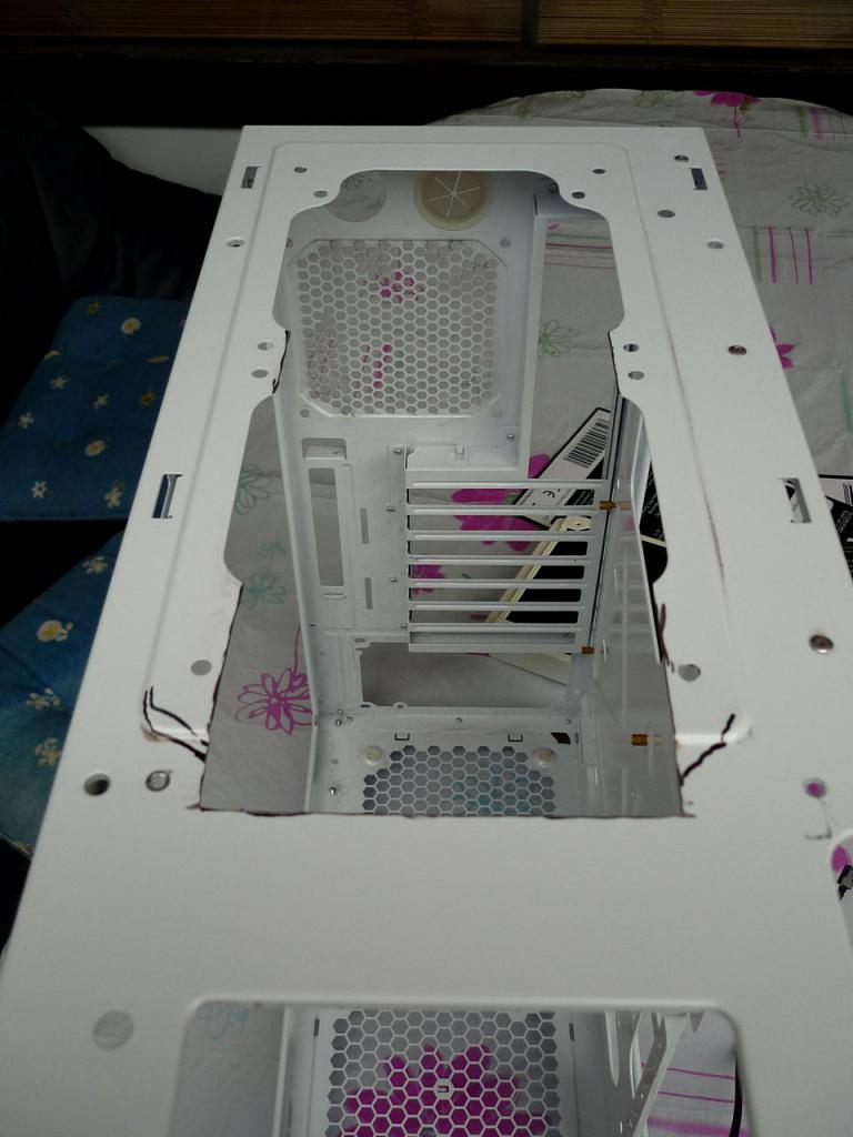 [03/02/2012] Wakü-Casemod: Blaues Leuchten aus dem Cooler Master CM 690 II (34)