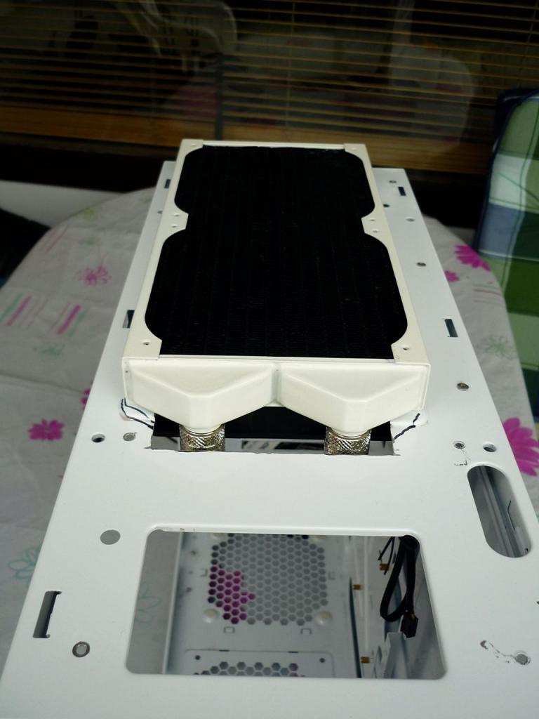 [03/02/2012] Wakü-Casemod: Blaues Leuchten aus dem Cooler Master CM 690 II (37)