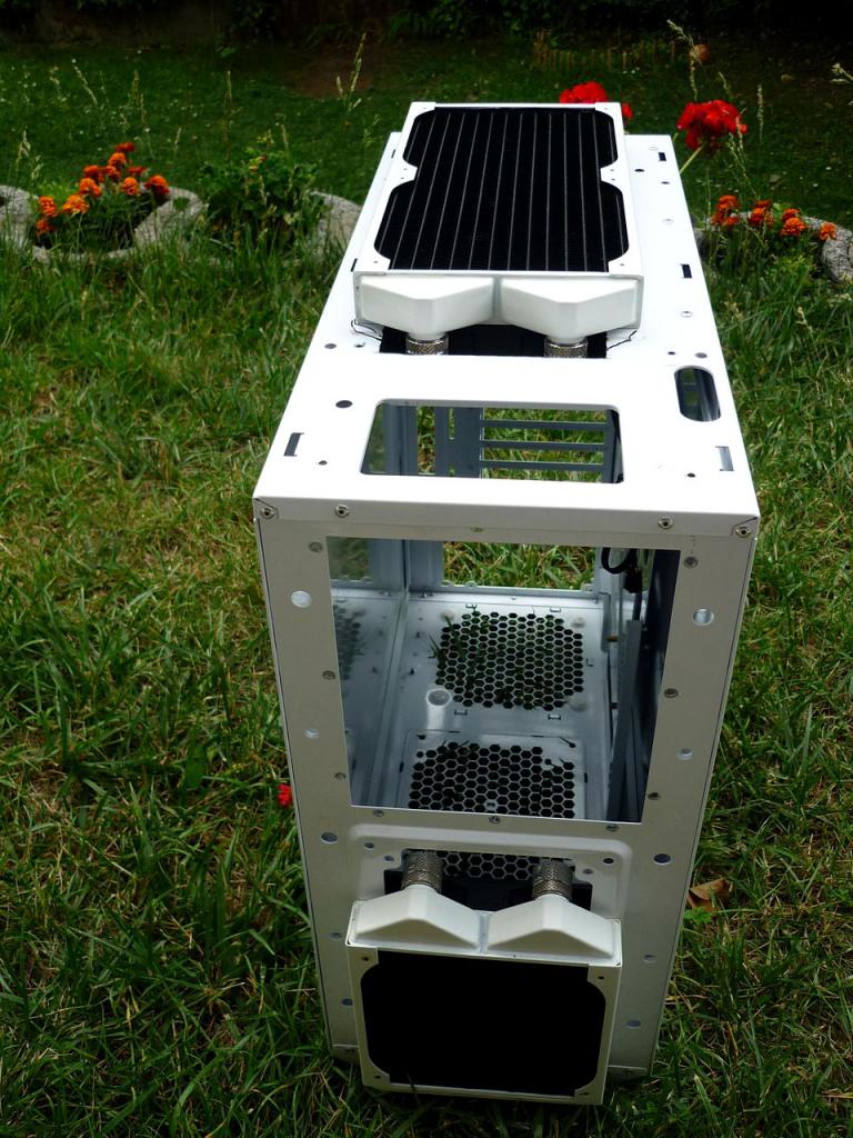 [03/02/2012] Wakü-Casemod: Blaues Leuchten aus dem Cooler Master CM 690 II (38)