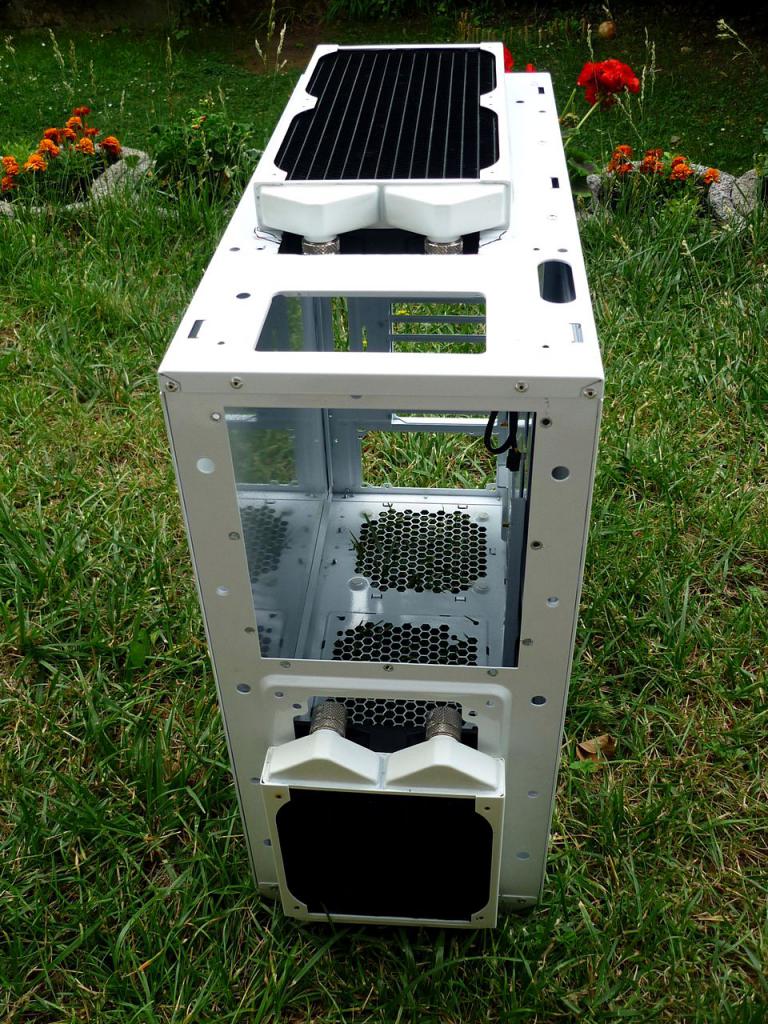 [03/02/2012] Wakü-Casemod: Blaues Leuchten aus dem Cooler Master CM 690 II (39)