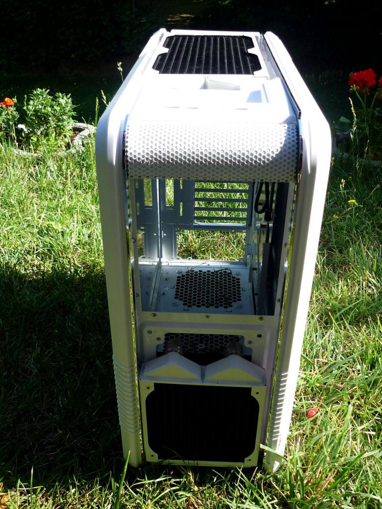 [03/02/2012] Wakü-Casemod: Blaues Leuchten aus dem Cooler Master CM 690 II (43)