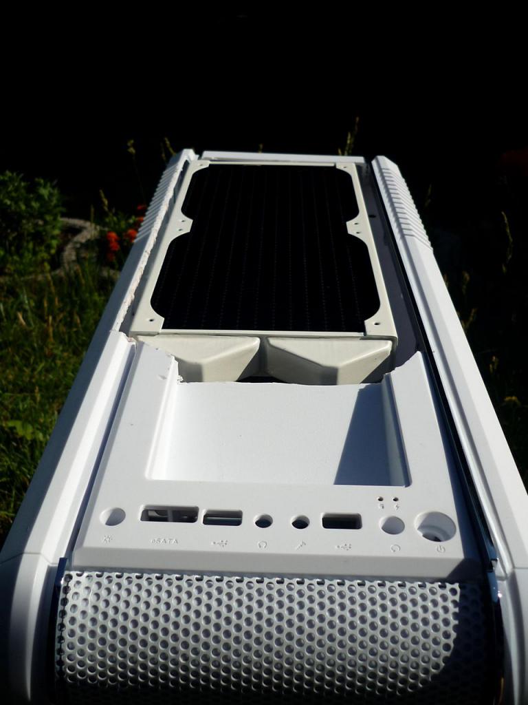 [03/02/2012] Wakü-Casemod: Blaues Leuchten aus dem Cooler Master CM 690 II (44)