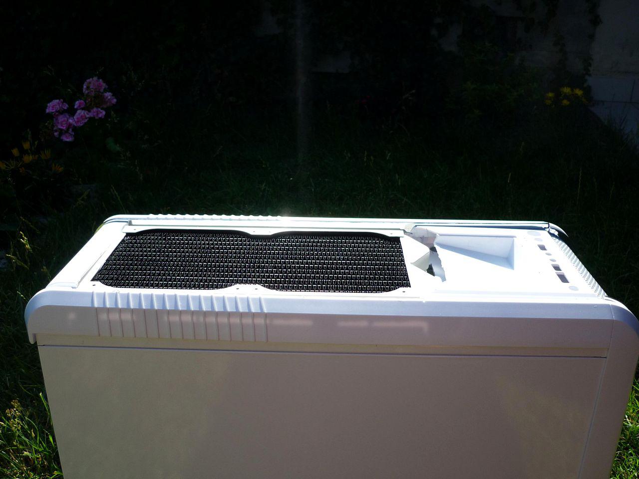 [03/02/2012] Wakü-Casemod: Blaues Leuchten aus dem Cooler Master CM 690 II (45)