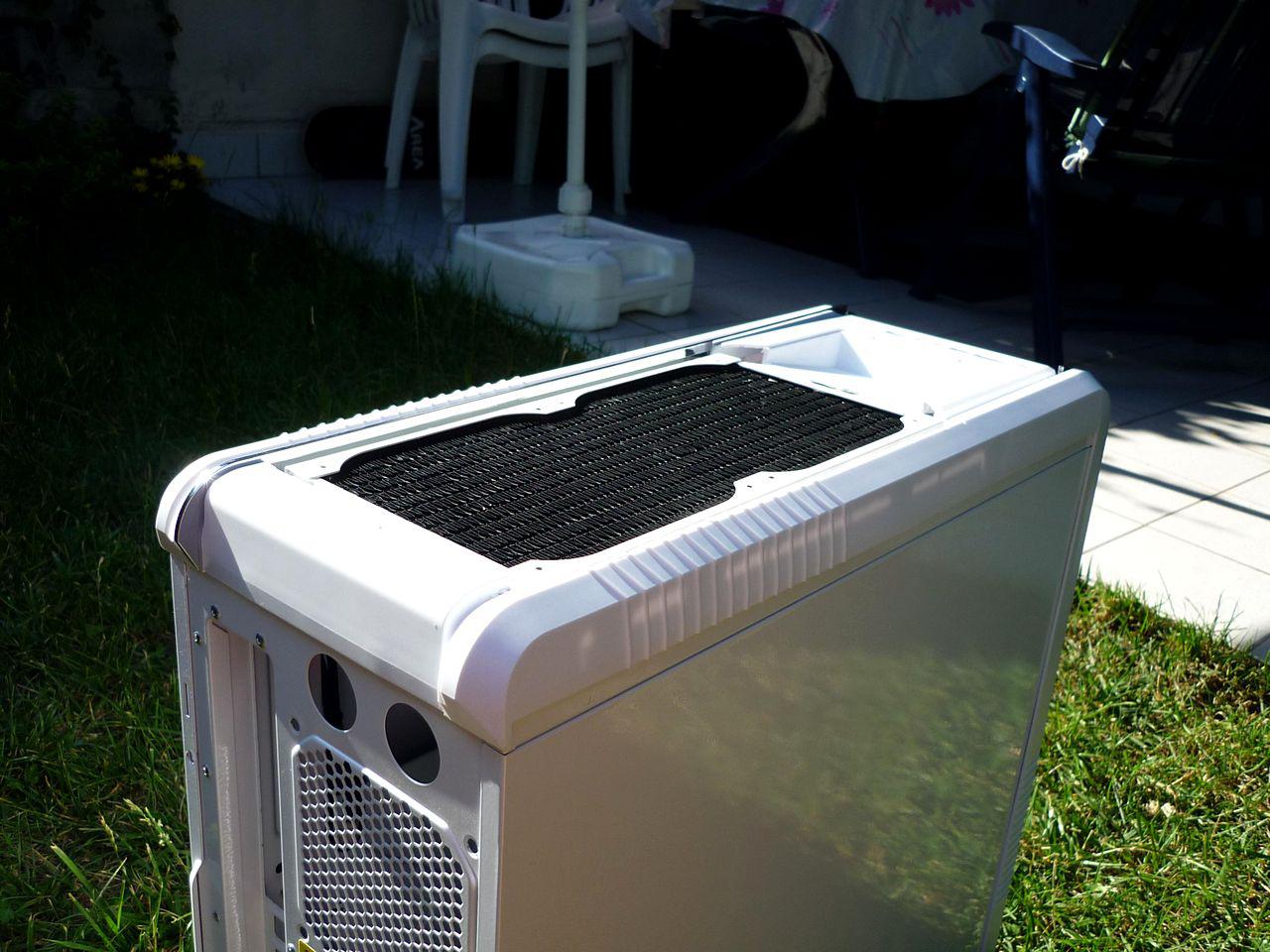 [03/02/2012] Wakü-Casemod: Blaues Leuchten aus dem Cooler Master CM 690 II (47)