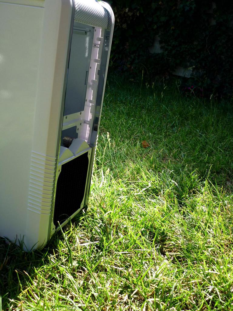 [03/02/2012] Wakü-Casemod: Blaues Leuchten aus dem Cooler Master CM 690 II (48)