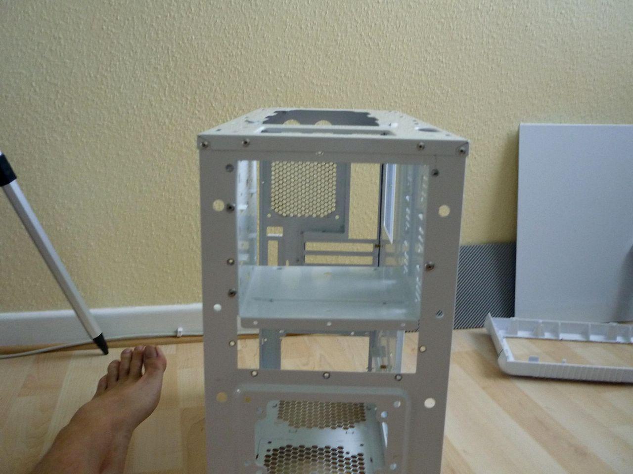 [03/02/2012] Wakü-Casemod: Blaues Leuchten aus dem Cooler Master CM 690 II (52)