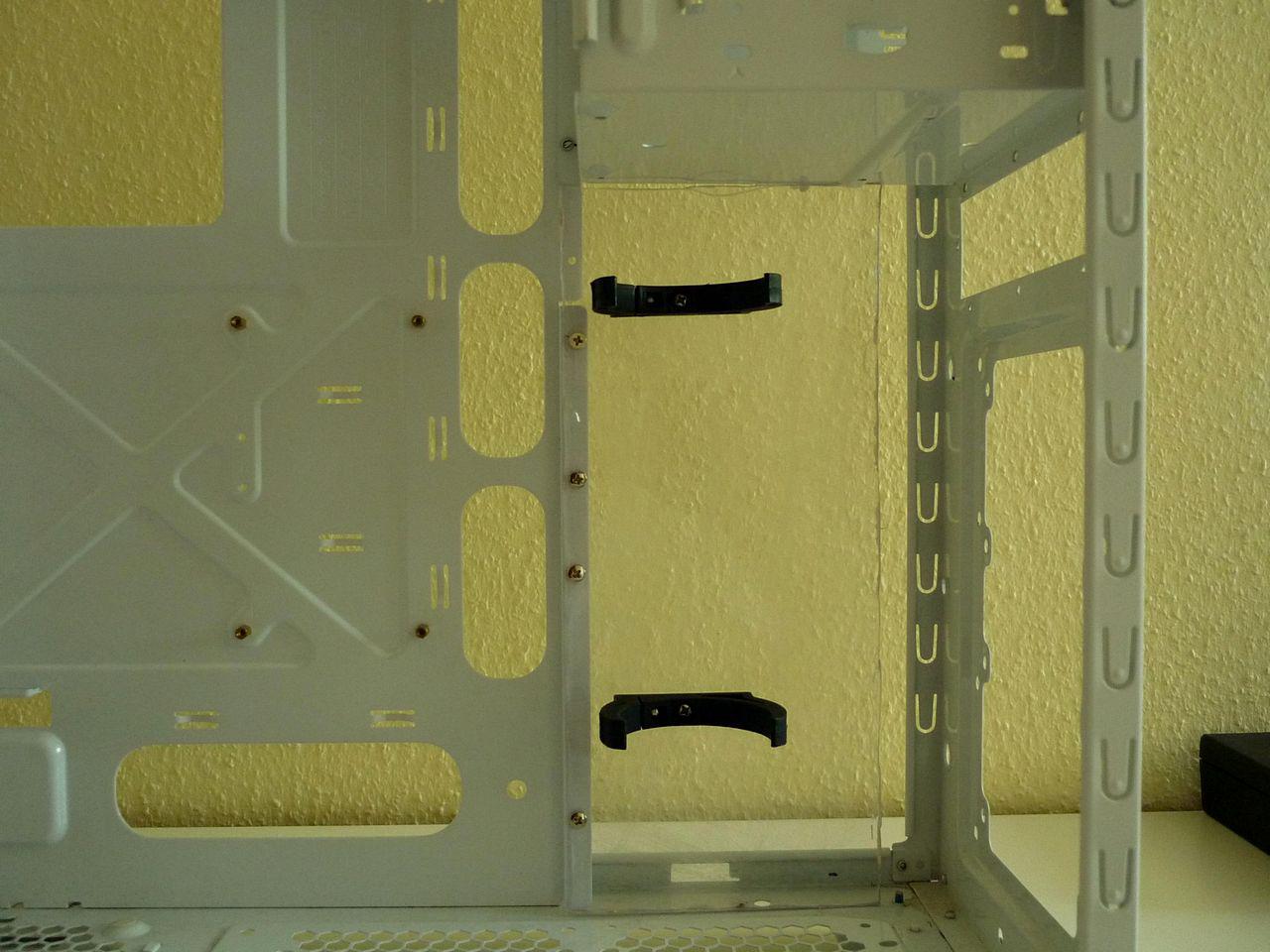 [03/02/2012] Wakü-Casemod: Blaues Leuchten aus dem Cooler Master CM 690 II (57)