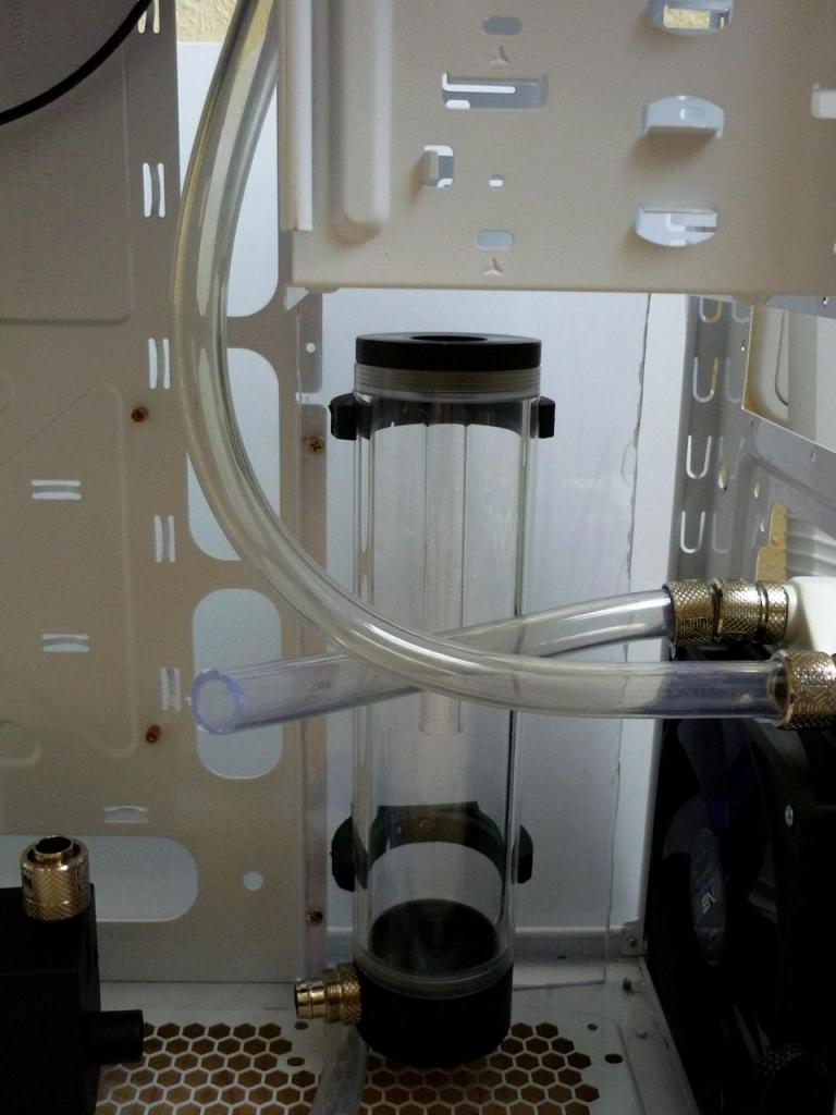 [03/02/2012] Wakü-Casemod: Blaues Leuchten aus dem Cooler Master CM 690 II (59)