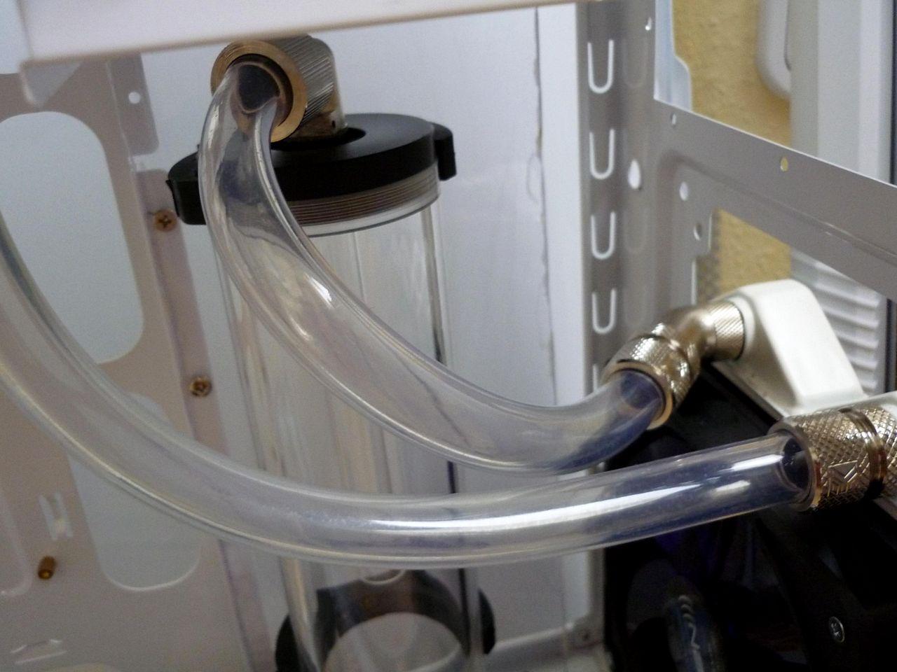 [03/02/2012] Wakü-Casemod: Blaues Leuchten aus dem Cooler Master CM 690 II (60)