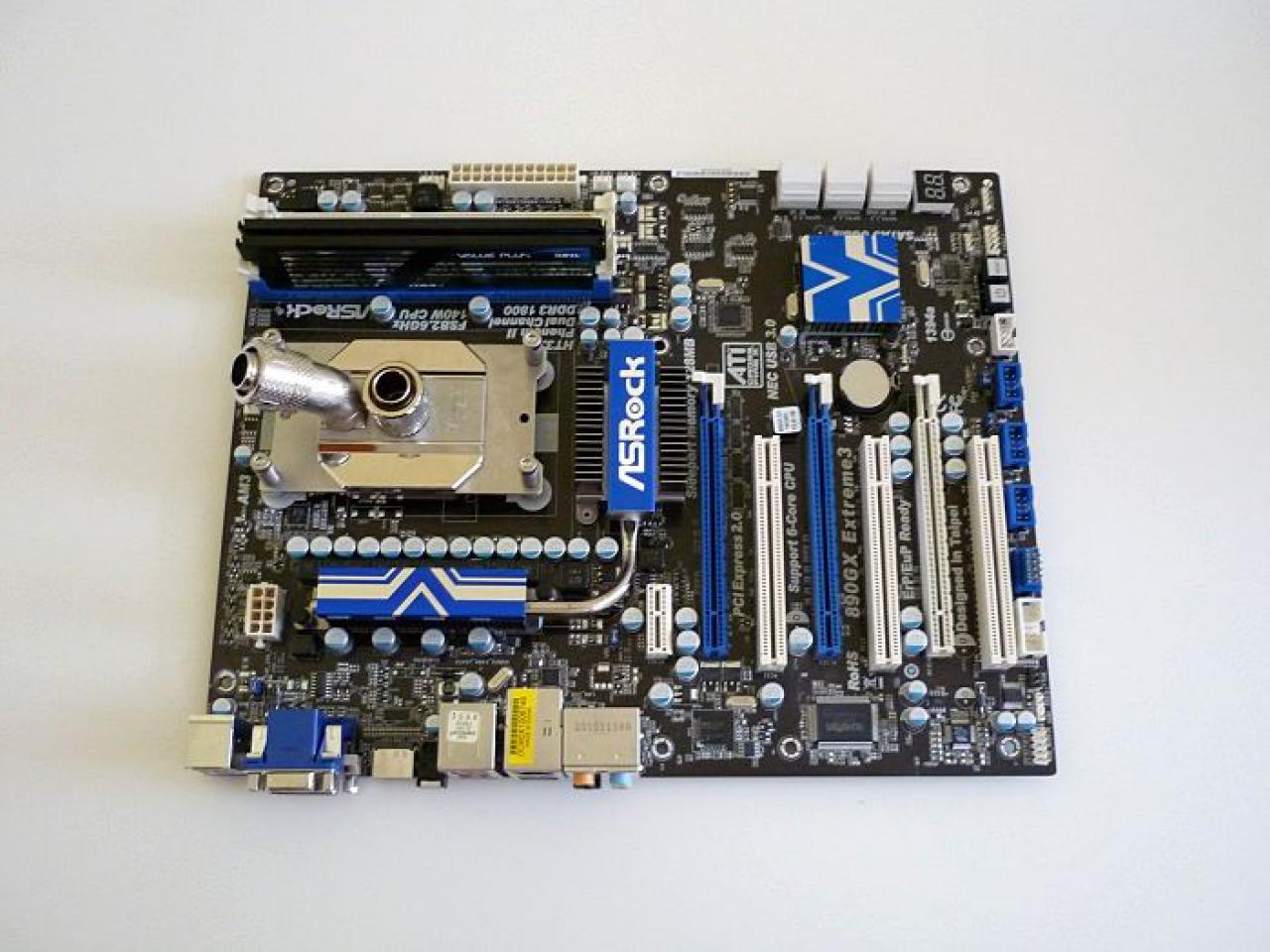 [03/02/2012] Wakü-Casemod: Blaues Leuchten aus dem Cooler Master CM 690 II (74)