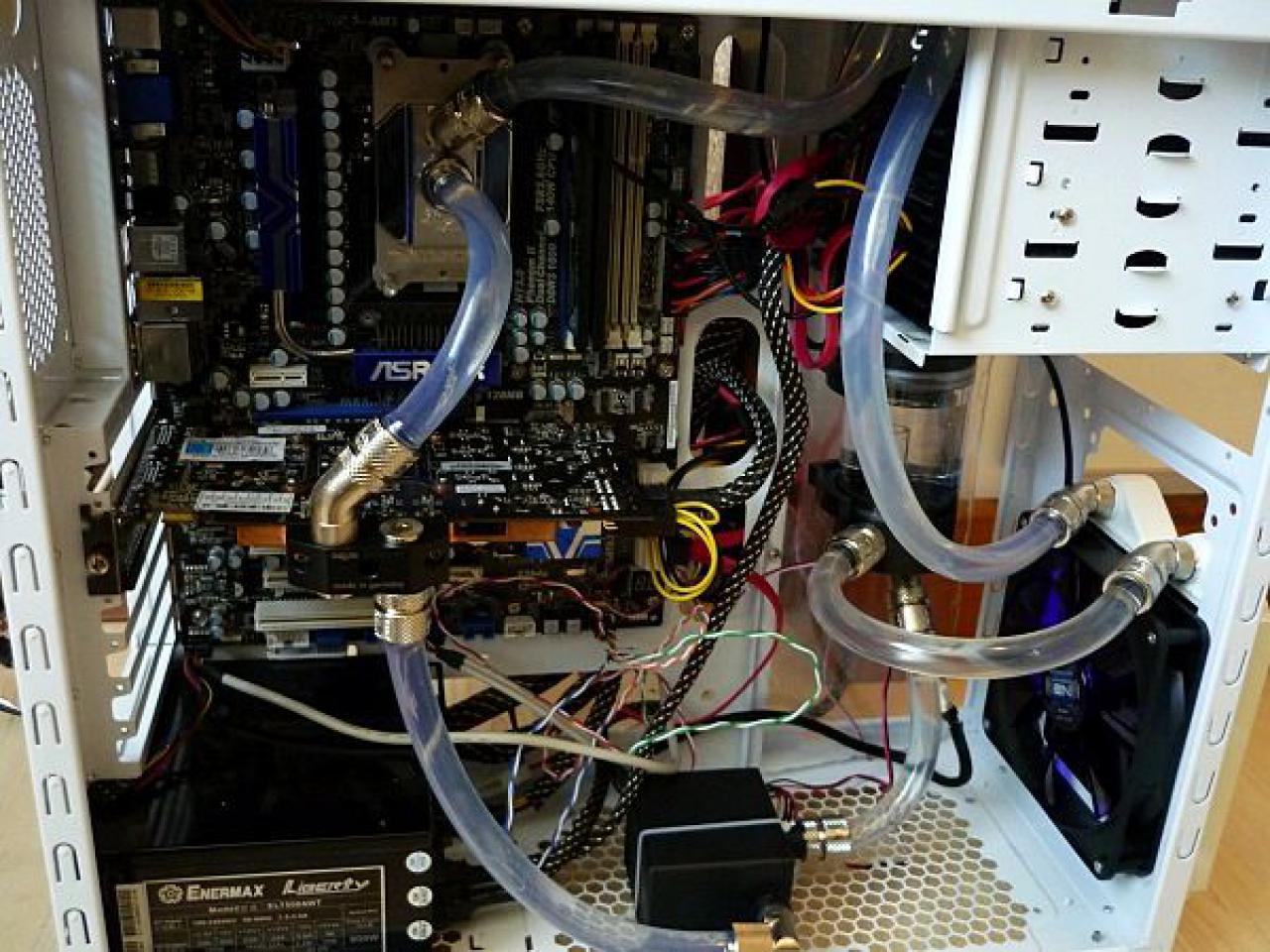 [03/02/2012] Wakü-Casemod: Blaues Leuchten aus dem Cooler Master CM 690 II (79)