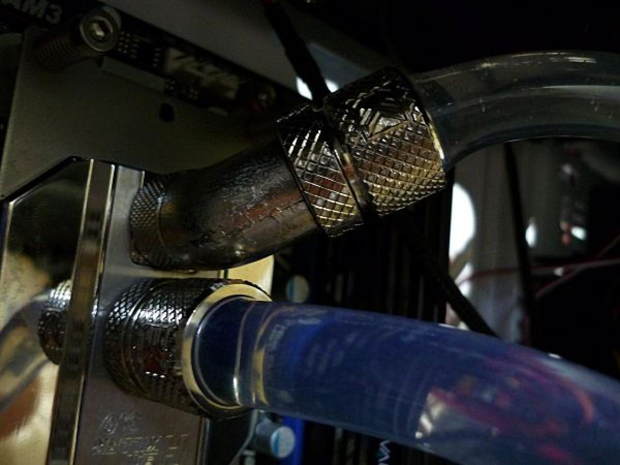 [03/02/2012] Wakü-Casemod: Blaues Leuchten aus dem Cooler Master CM 690 II (80)