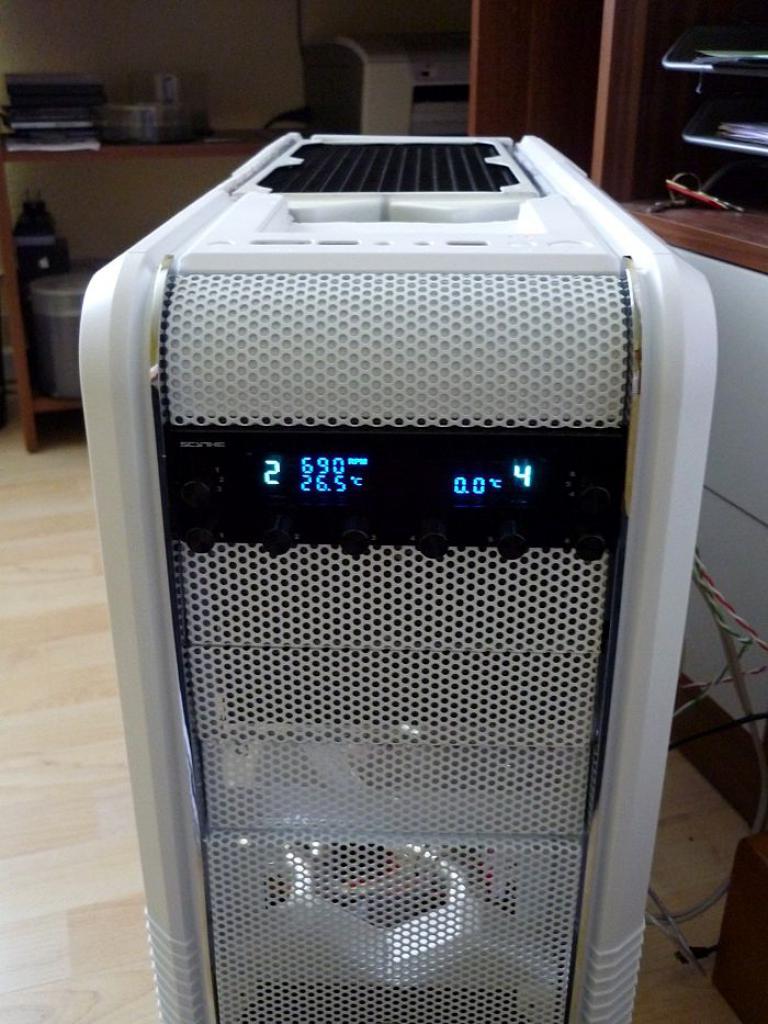 [03/02/2012] Wakü-Casemod: Blaues Leuchten aus dem Cooler Master CM 690 II (86)