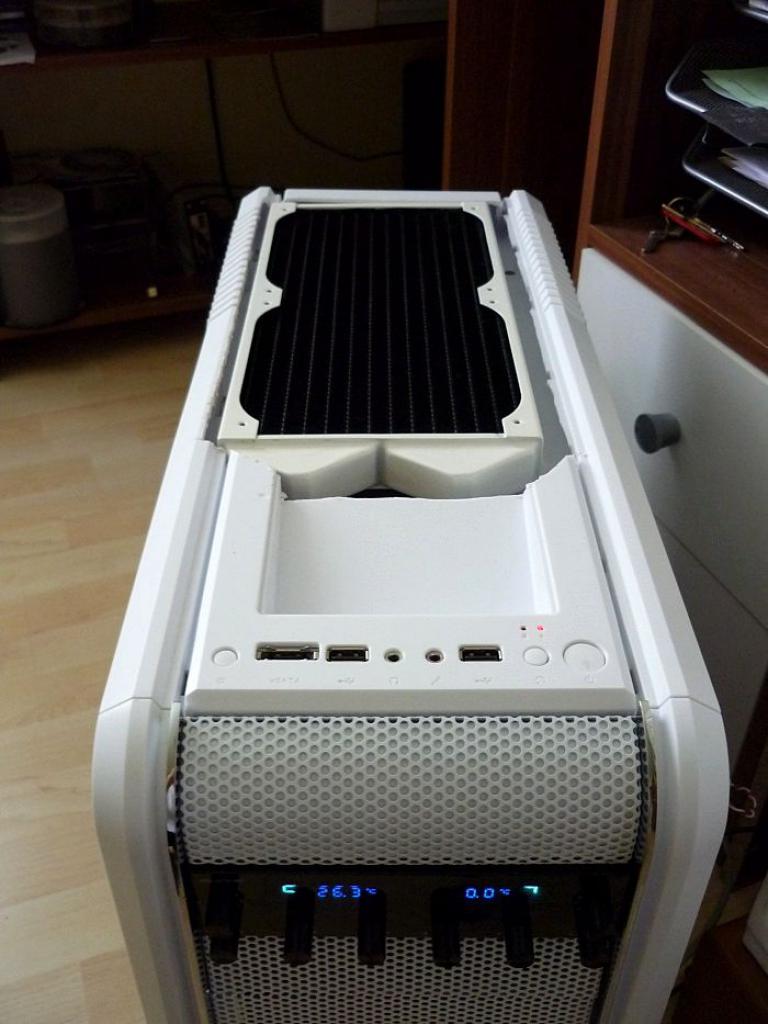 [03/02/2012] Wakü-Casemod: Blaues Leuchten aus dem Cooler Master CM 690 II (89)
