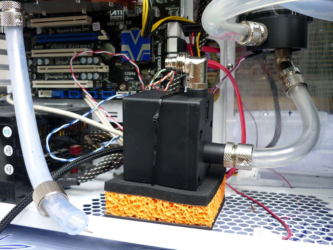 [03/02/2012] Wakü-Casemod: Blaues Leuchten aus dem Cooler Master CM 690 II (91)