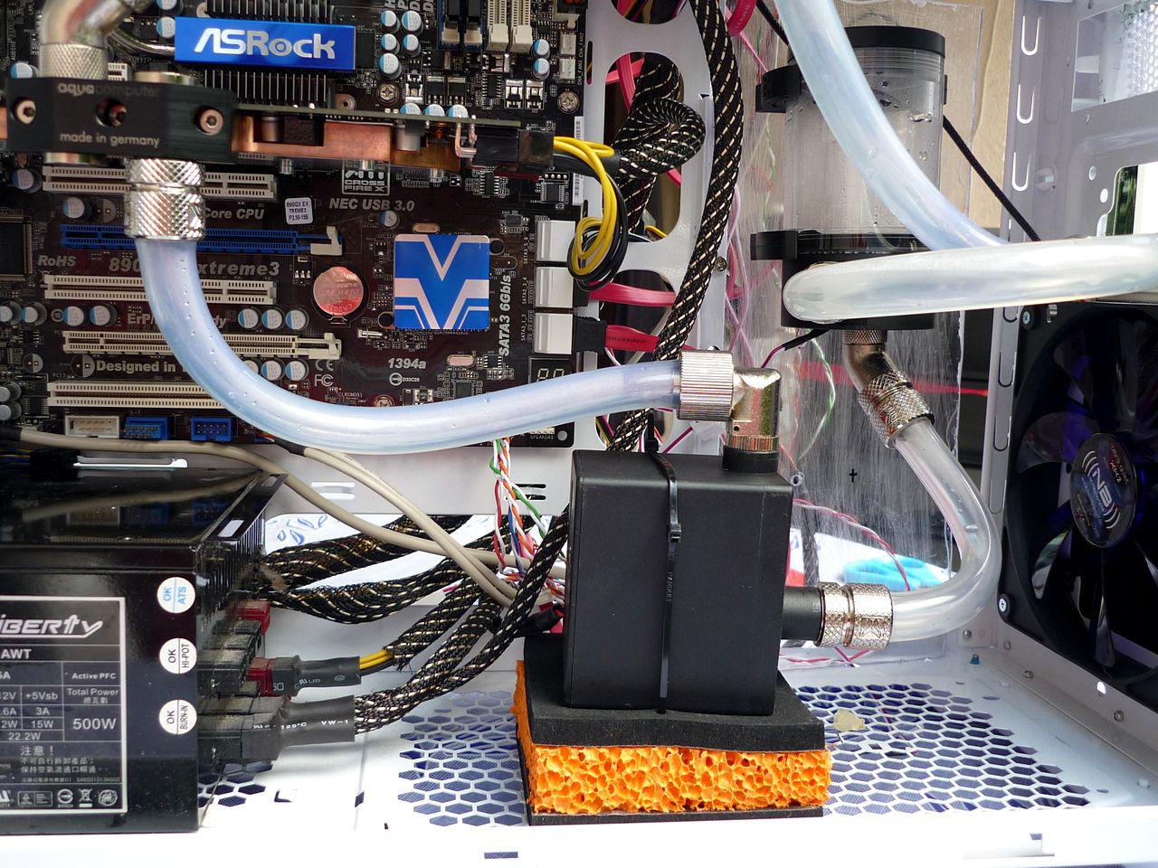 [03/02/2012] Wakü-Casemod: Blaues Leuchten aus dem Cooler Master CM 690 II (92)