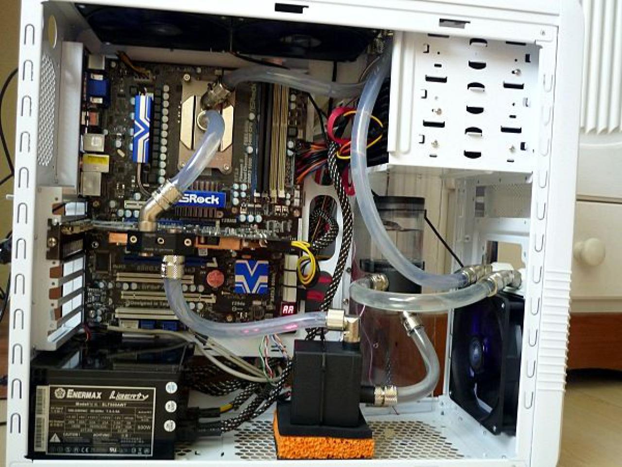 [03/02/2012] Wakü-Casemod: Blaues Leuchten aus dem Cooler Master CM 690 II (94)