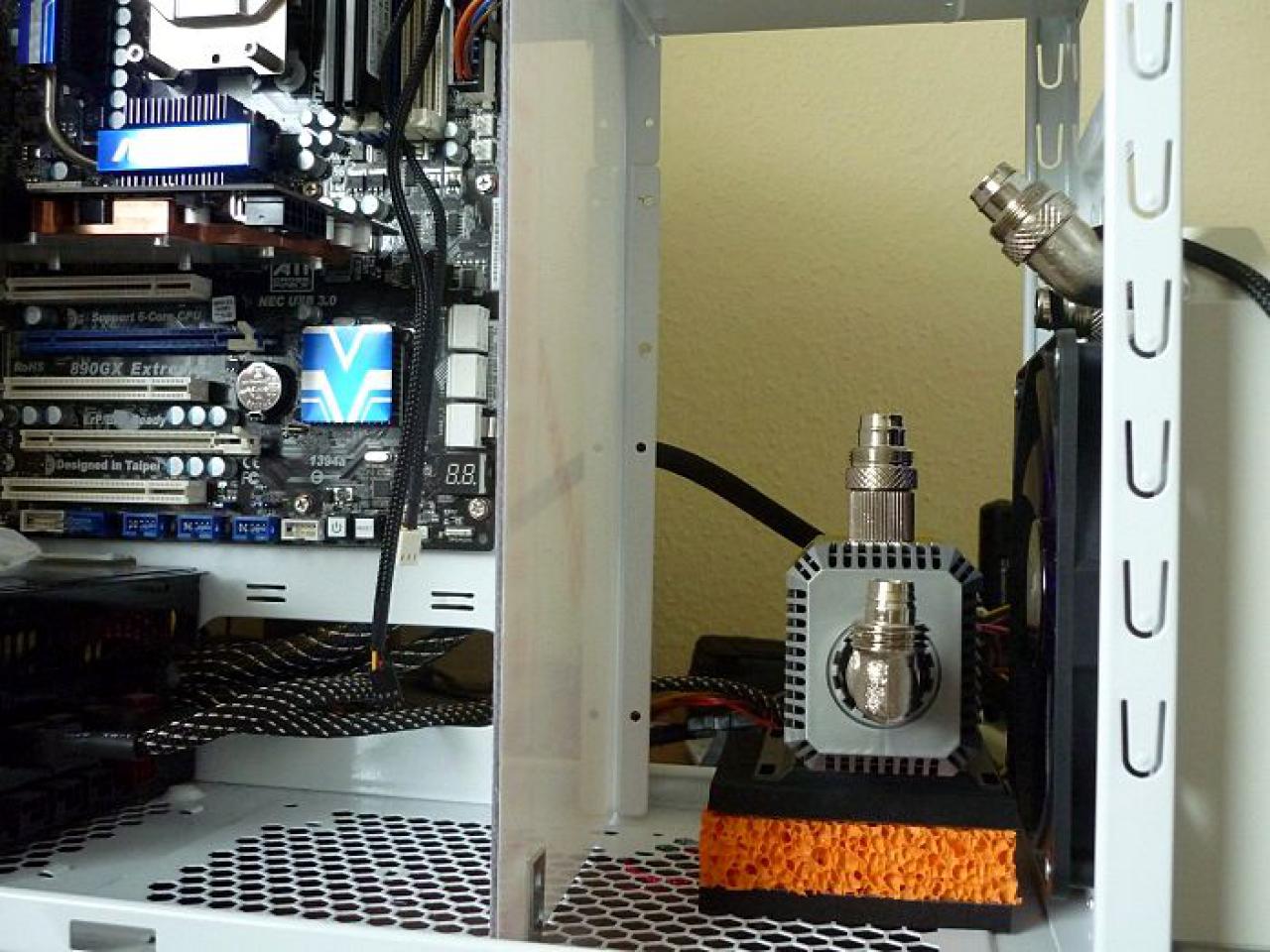 [03/02/2012] Wakü-Casemod: Blaues Leuchten aus dem Cooler Master CM 690 II (127)