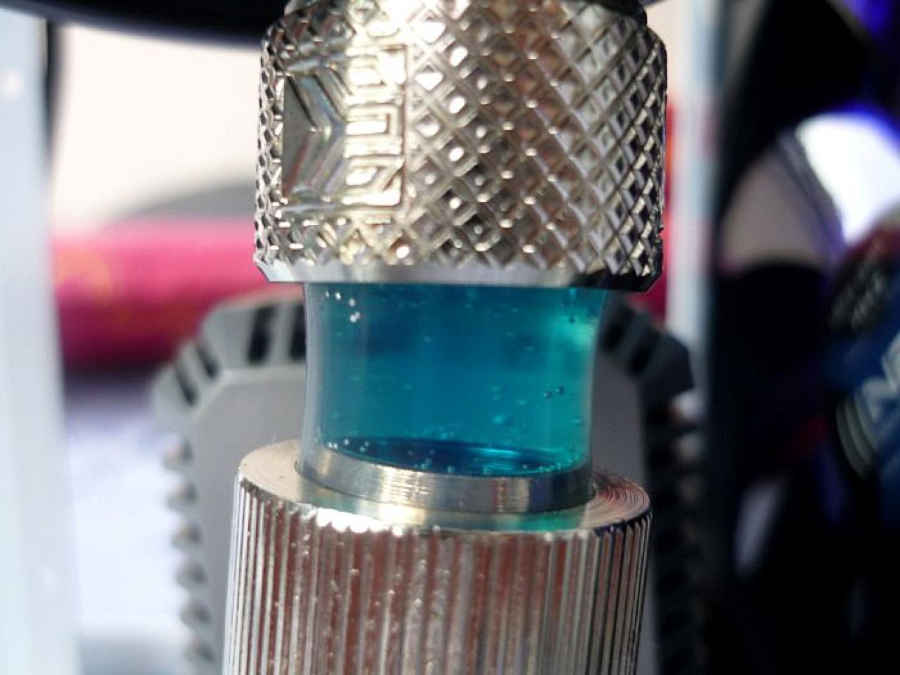 [03/02/2012] Wakü-Casemod: Blaues Leuchten aus dem Cooler Master CM 690 II (156)