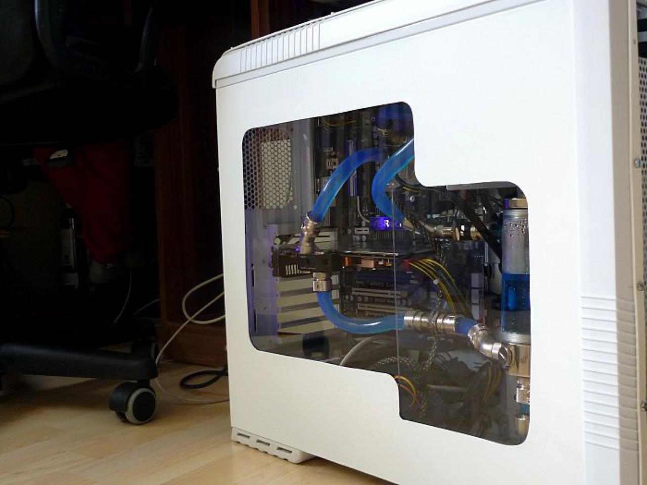 [03/02/2012] Wakü-Casemod: Blaues Leuchten aus dem Cooler Master CM 690 II (213)