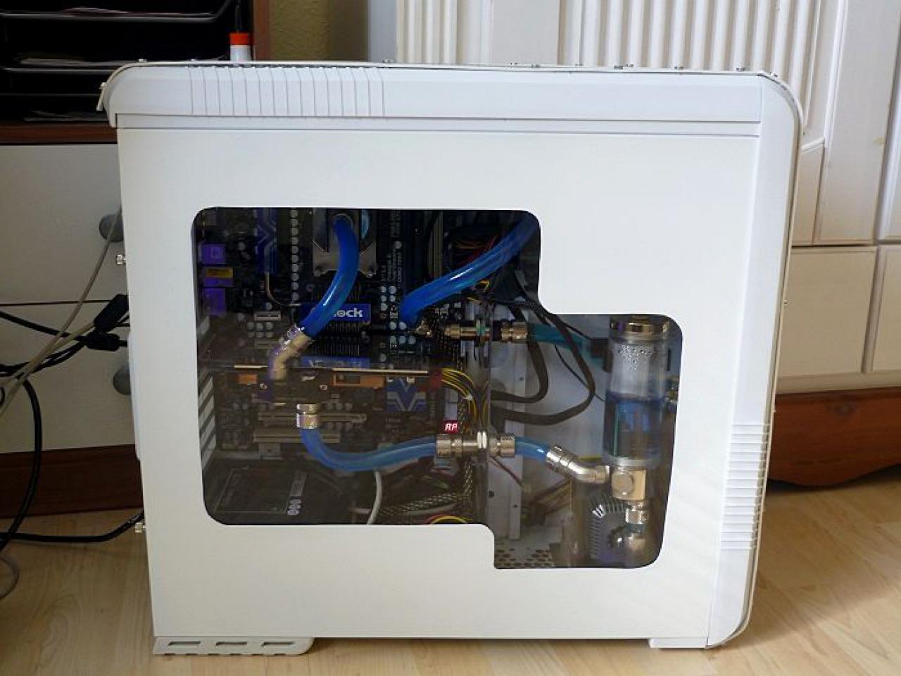 [03/02/2012] Wakü-Casemod: Blaues Leuchten aus dem Cooler Master CM 690 II (214)