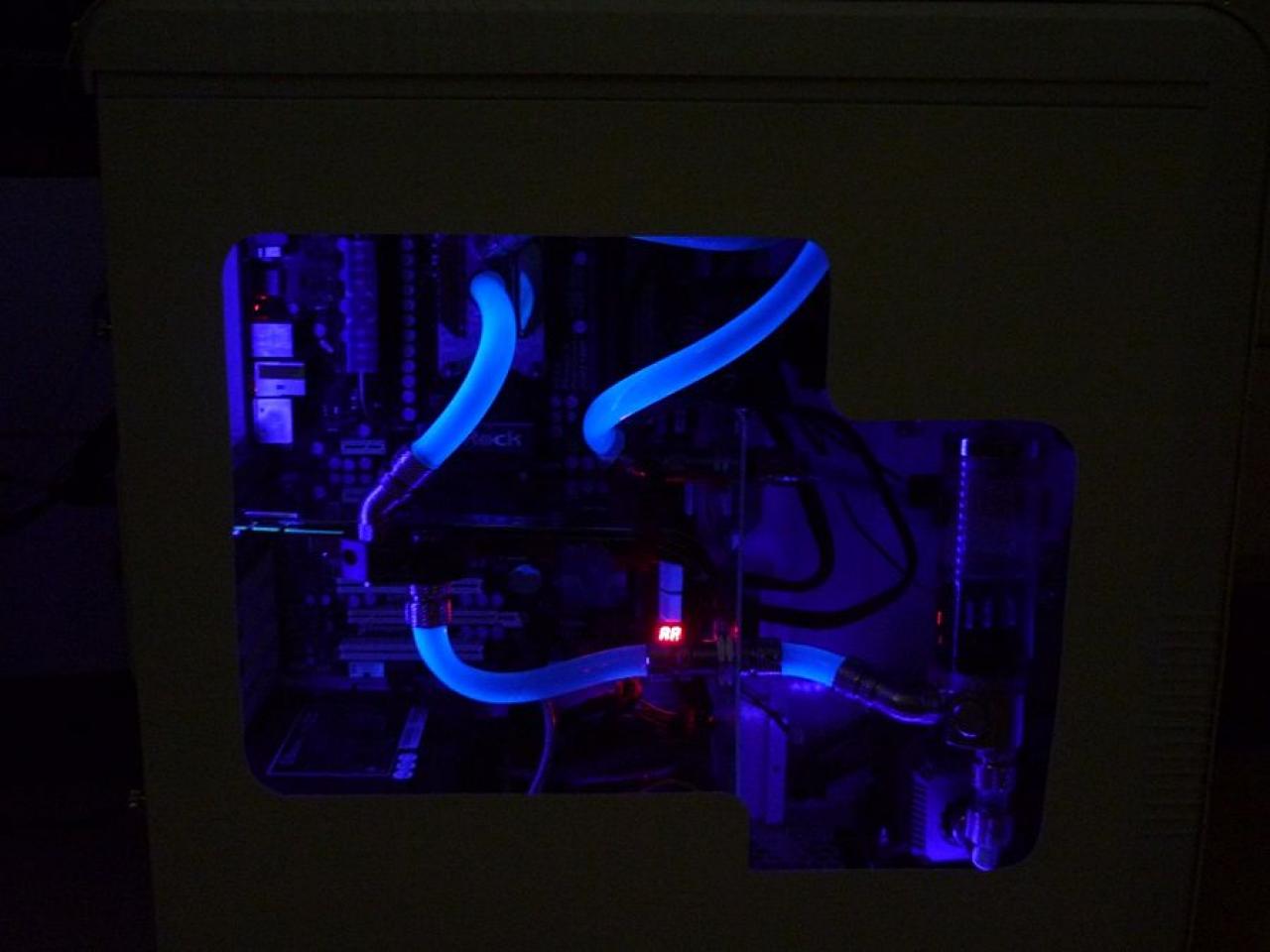 [03/02/2012] Wakü-Casemod: Blaues Leuchten aus dem Cooler Master CM 690 II (215)
