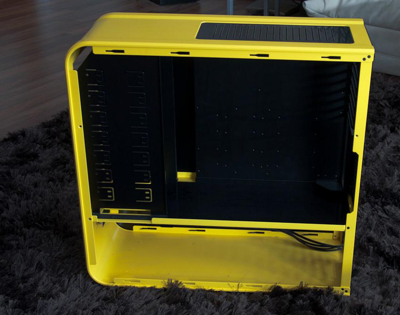 [24/02/2012] Projekt Angry Bee: Schwarz-gelbe Casemod in Bienen-Optik (4)