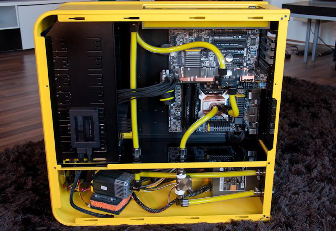 [24/02/2012] Projekt Angry Bee: Schwarz-gelbe Casemod in Bienen-Optik (22)