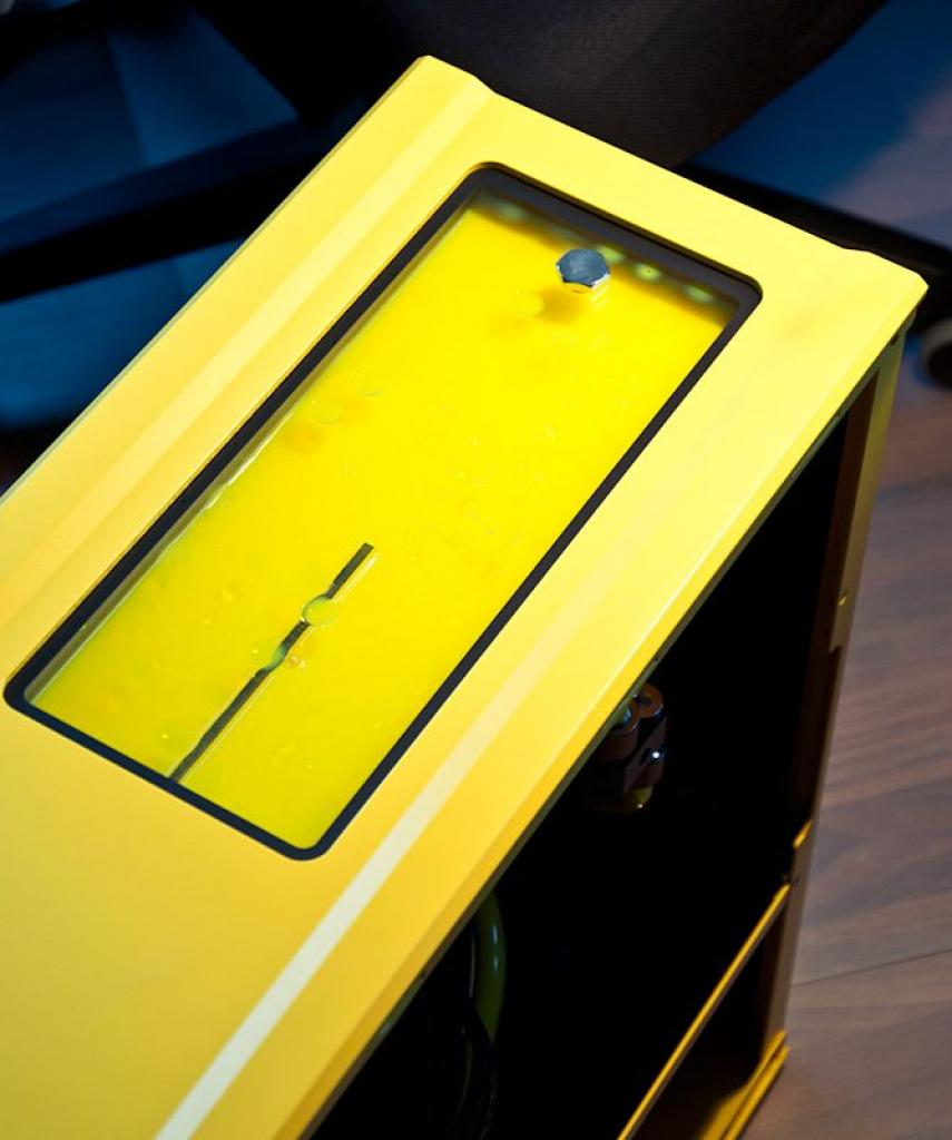 [24/02/2012] Projekt Angry Bee: Schwarz-gelbe Casemod in Bienen-Optik (23)