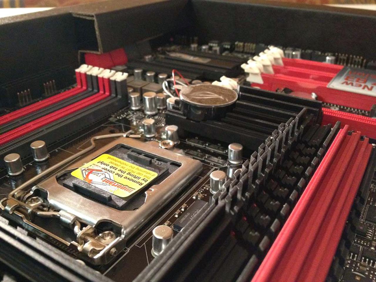 [03/02/2012] Bloody Mary: Weiß-rote Casemod mit interessanten Detaillösungen (26)