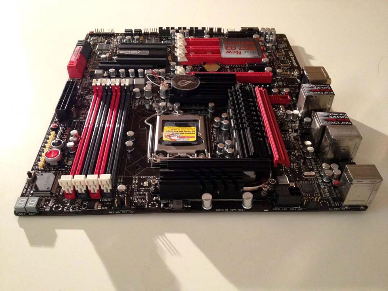 [03/02/2012] Bloody Mary: Weiß-rote Casemod mit interessanten Detaillösungen (33)