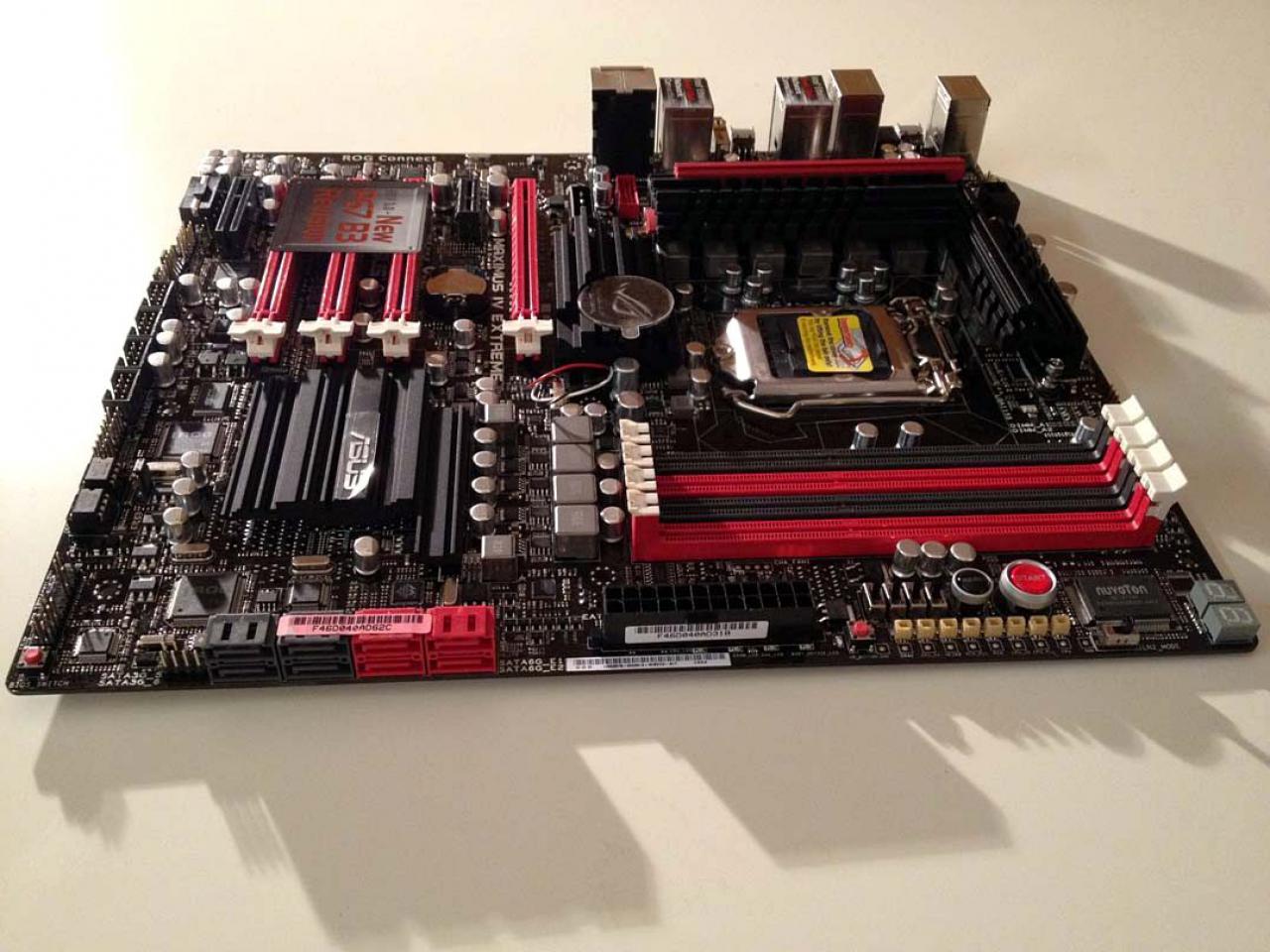 [03/02/2012] Bloody Mary: Weiß-rote Casemod mit interessanten Detaillösungen (34)