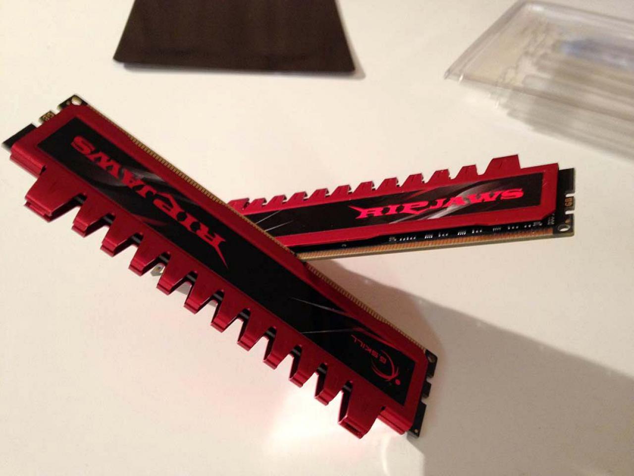 [03/02/2012] Bloody Mary: Weiß-rote Casemod mit interessanten Detaillösungen (38)