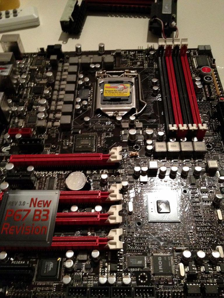 [03/02/2012] Bloody Mary: Weiß-rote Casemod mit interessanten Detaillösungen (63)