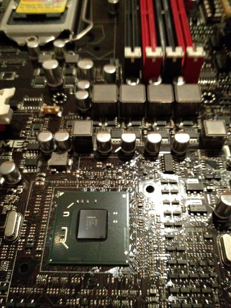 [03/02/2012] Bloody Mary: Weiß-rote Casemod mit interessanten Detaillösungen (64)