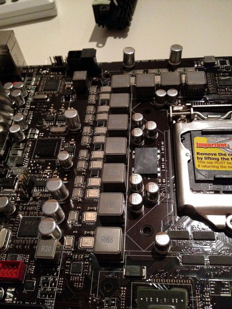 [03/02/2012] Bloody Mary: Weiß-rote Casemod mit interessanten Detaillösungen (65)