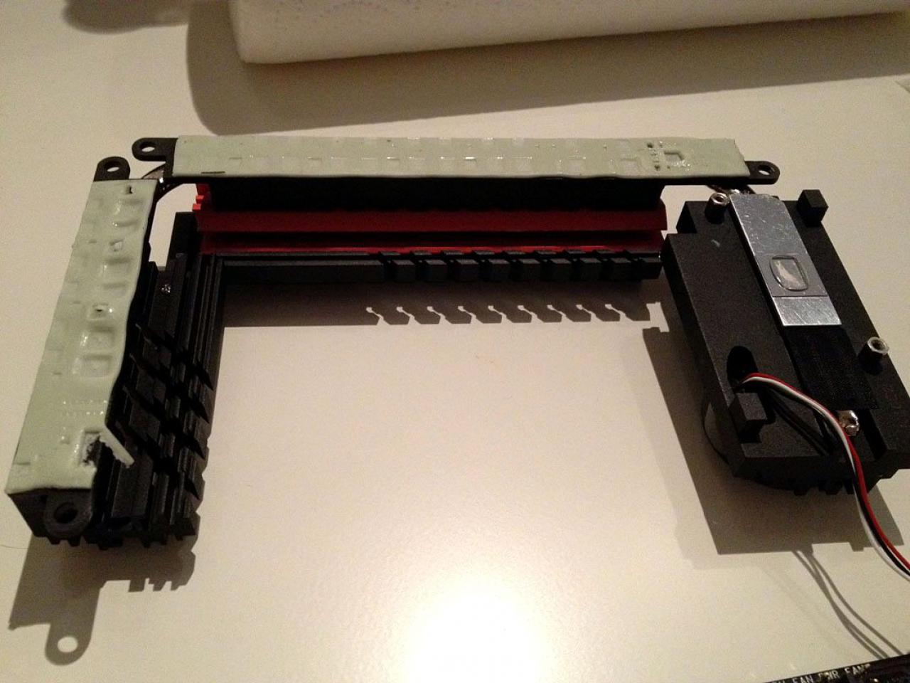 [03/02/2012] Bloody Mary: Weiß-rote Casemod mit interessanten Detaillösungen (66)