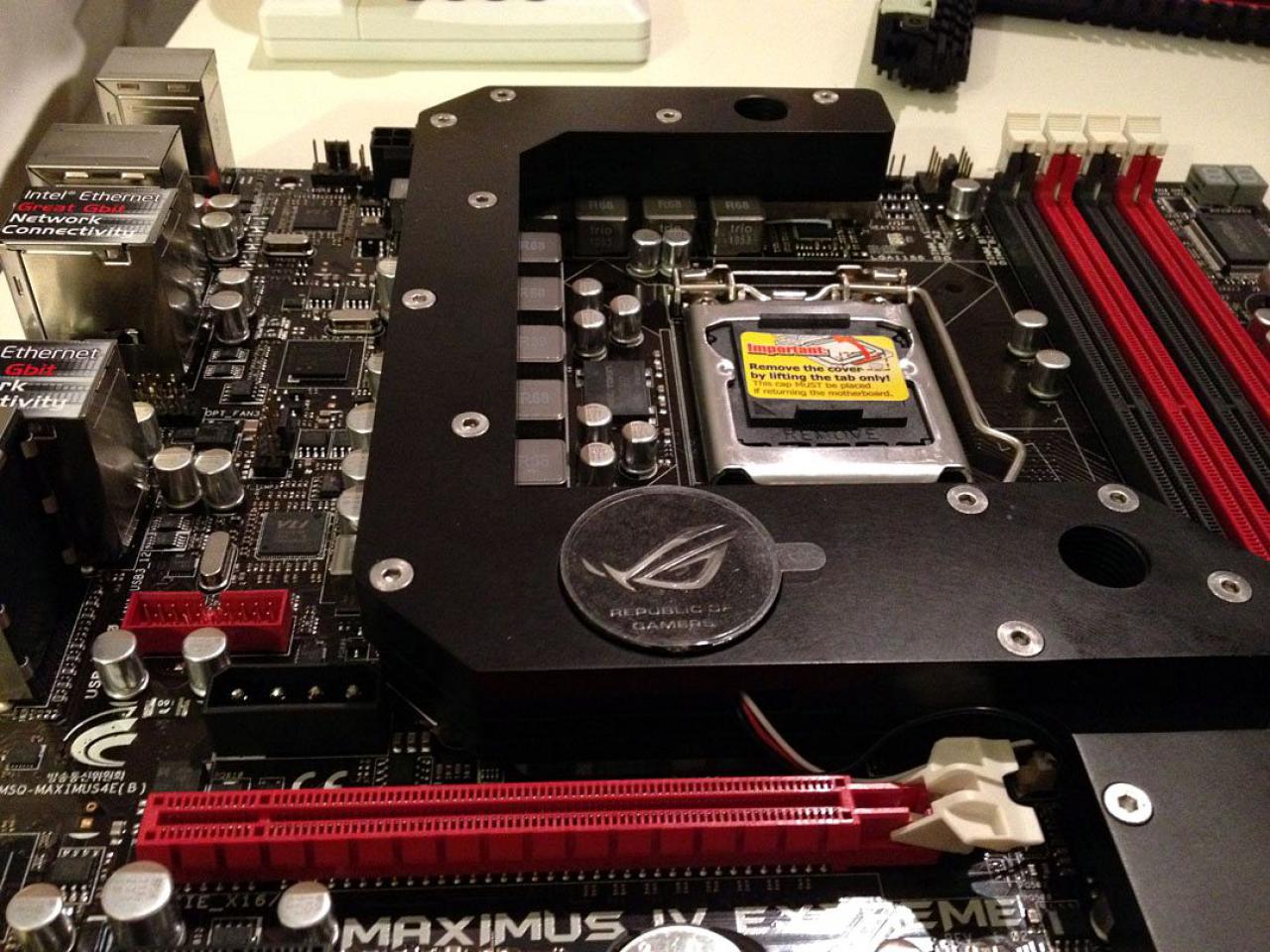 [03/02/2012] Bloody Mary: Weiß-rote Casemod mit interessanten Detaillösungen (68)