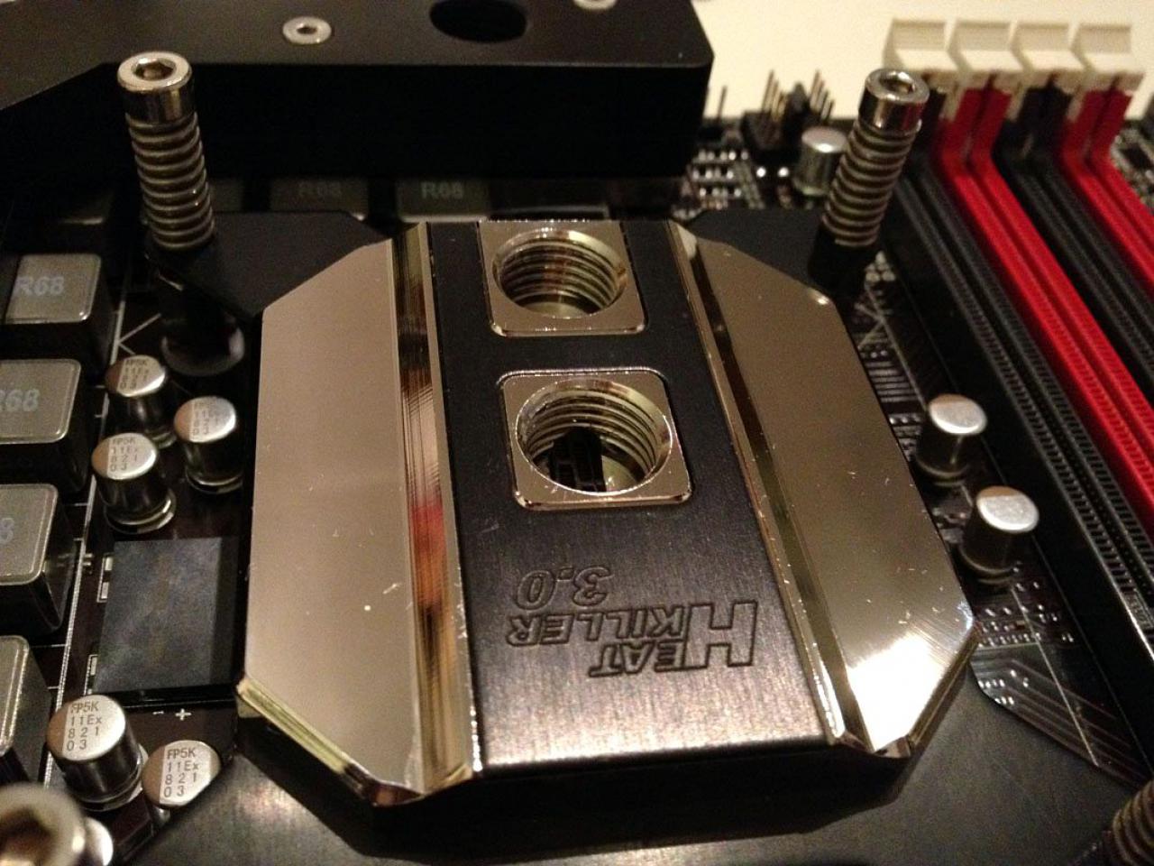 [03/02/2012] Bloody Mary: Weiß-rote Casemod mit interessanten Detaillösungen (71)