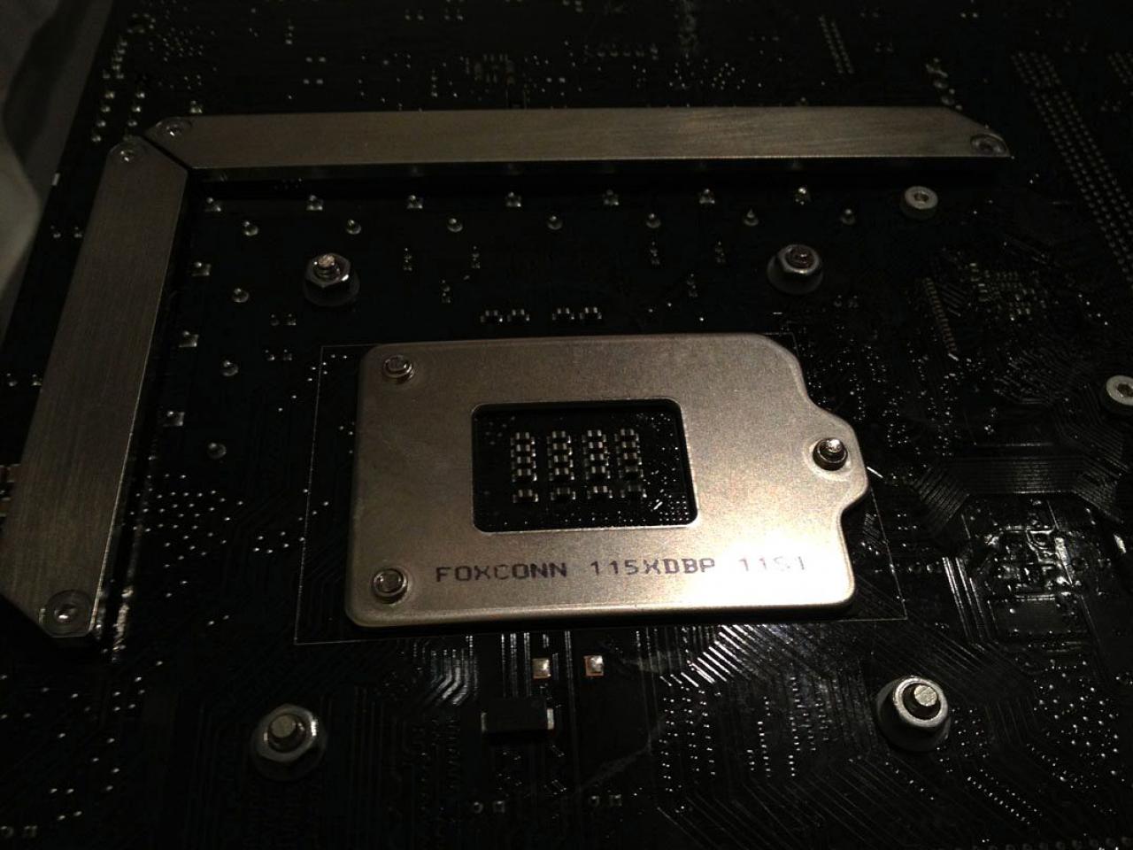 [03/02/2012] Bloody Mary: Weiß-rote Casemod mit interessanten Detaillösungen (73)