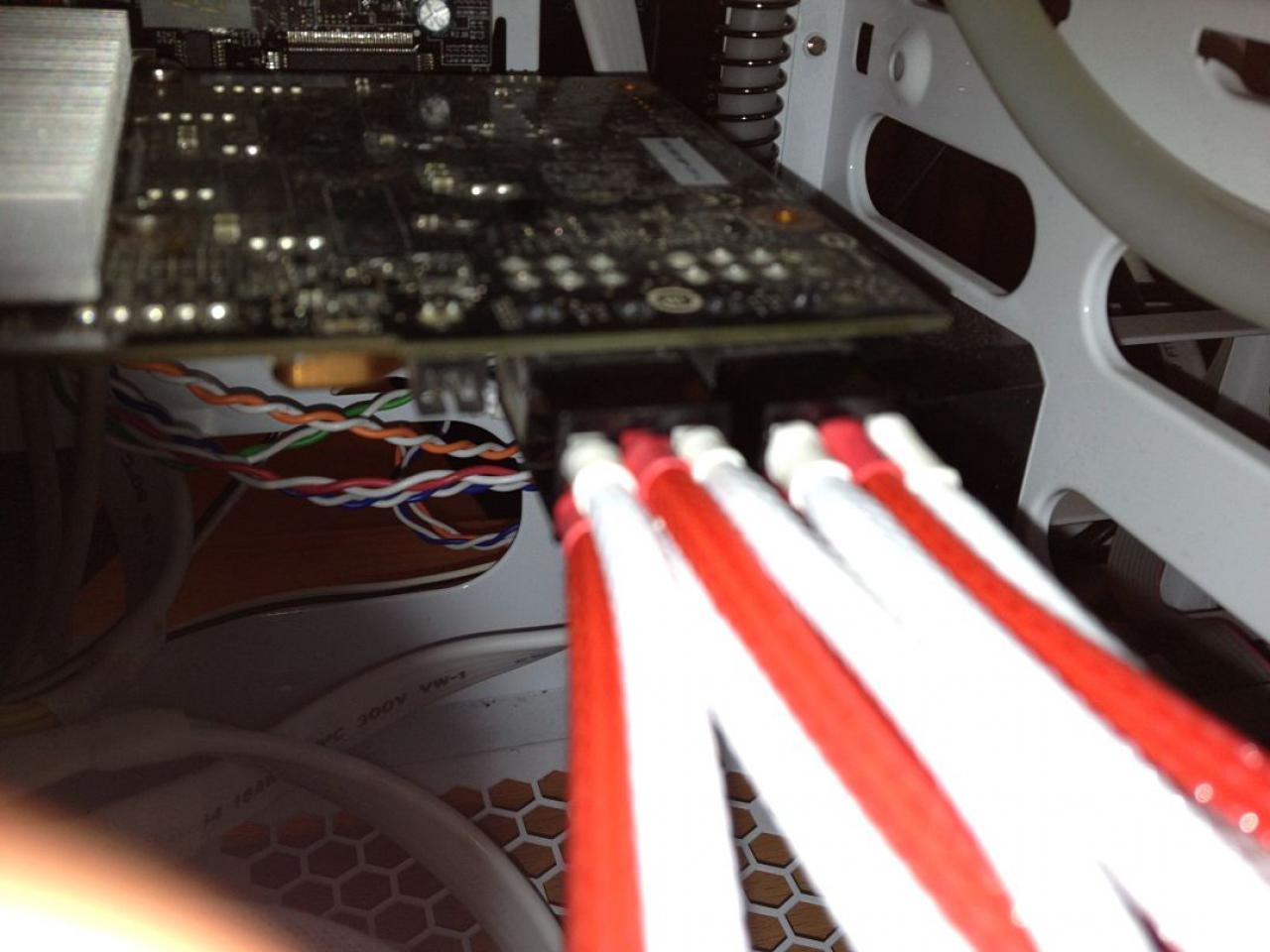 [03/02/2012] Bloody Mary: Weiß-rote Casemod mit interessanten Detaillösungen (75)