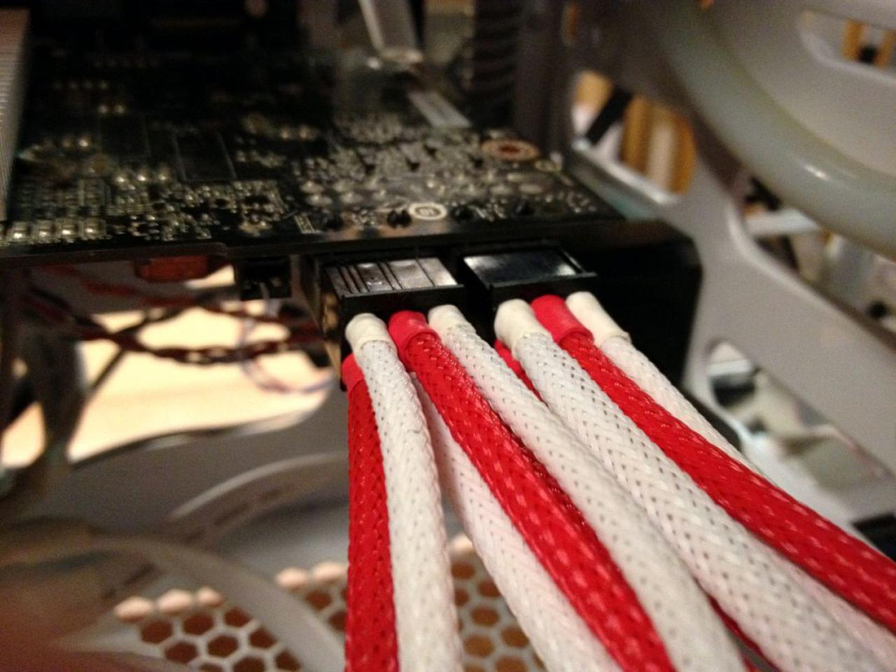 [03/02/2012] Bloody Mary: Weiß-rote Casemod mit interessanten Detaillösungen (76)