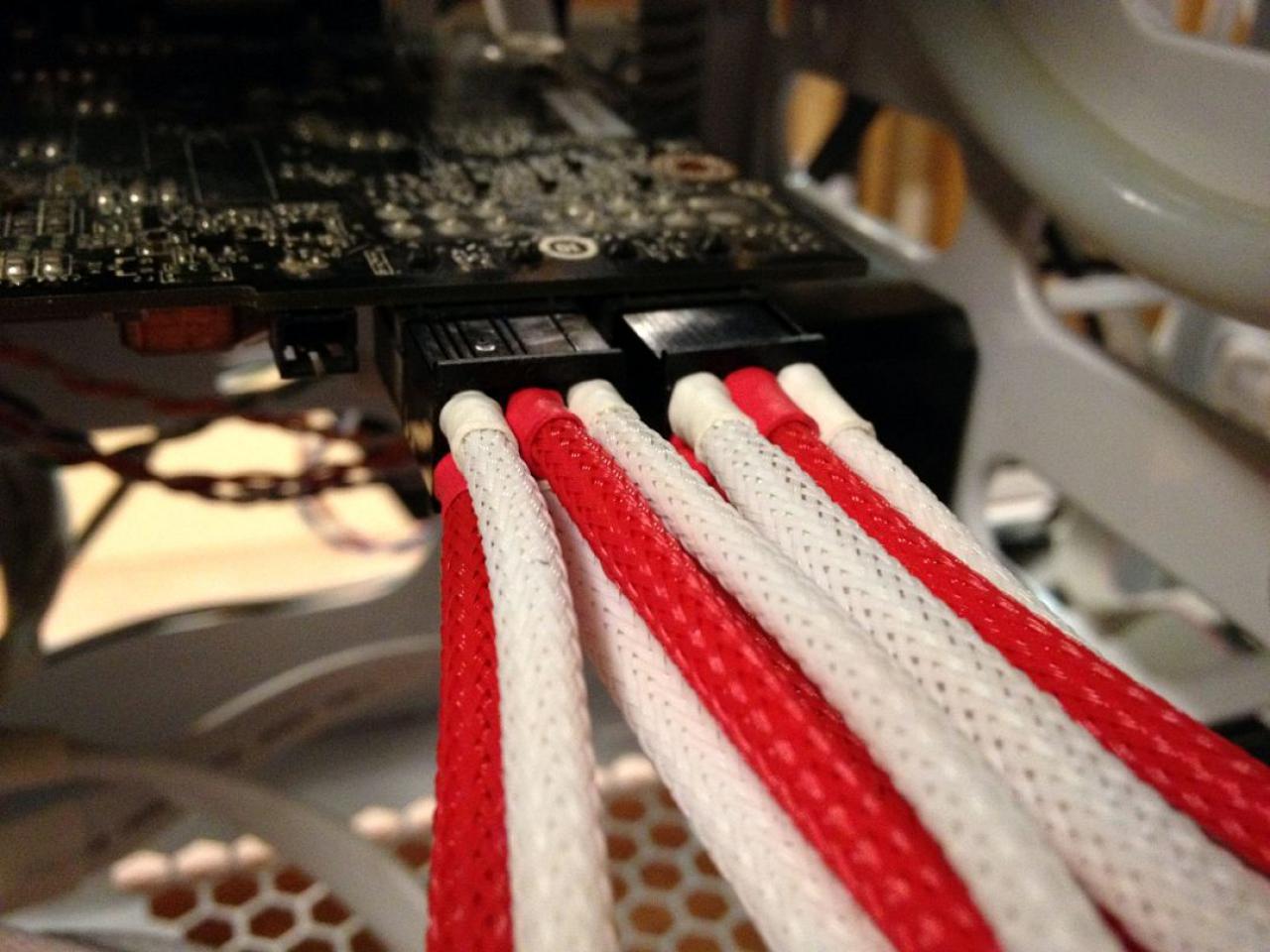 [03/02/2012] Bloody Mary: Weiß-rote Casemod mit interessanten Detaillösungen (81)