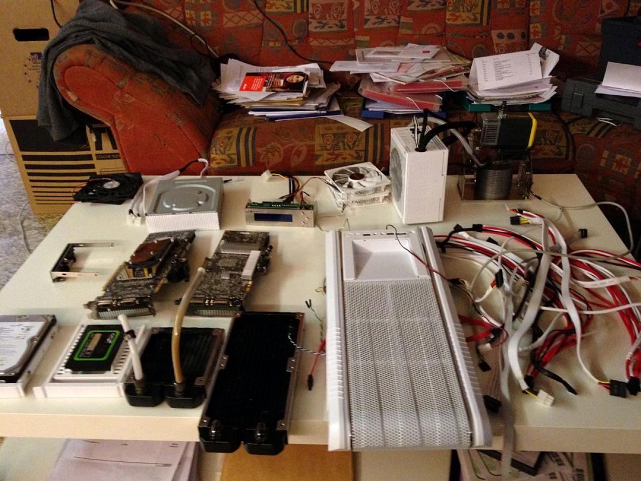 [03/02/2012] Bloody Mary: Weiß-rote Casemod mit interessanten Detaillösungen (88)