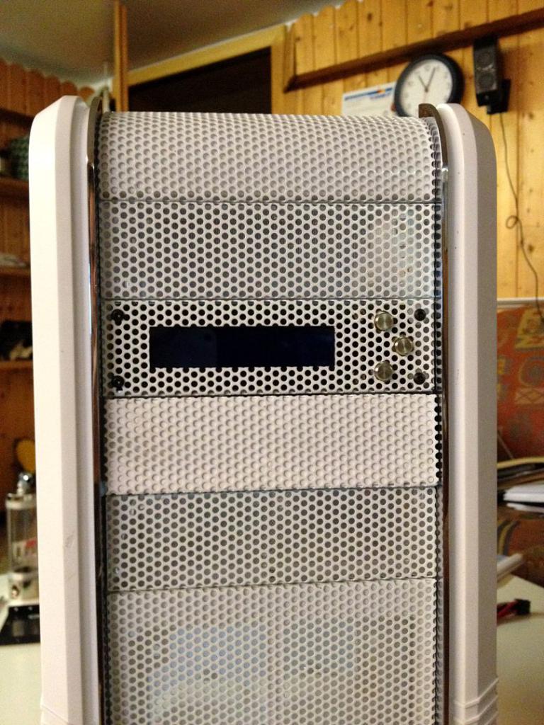 [03/02/2012] Bloody Mary: Weiß-rote Casemod mit interessanten Detaillösungen (111)