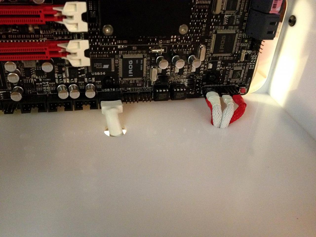 [03/02/2012] Bloody Mary: Weiß-rote Casemod mit interessanten Detaillösungen (117)