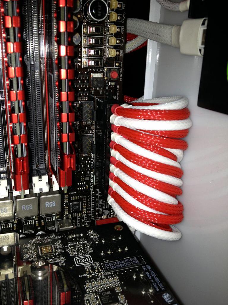 [03/02/2012] Bloody Mary: Weiß-rote Casemod mit interessanten Detaillösungen (124)